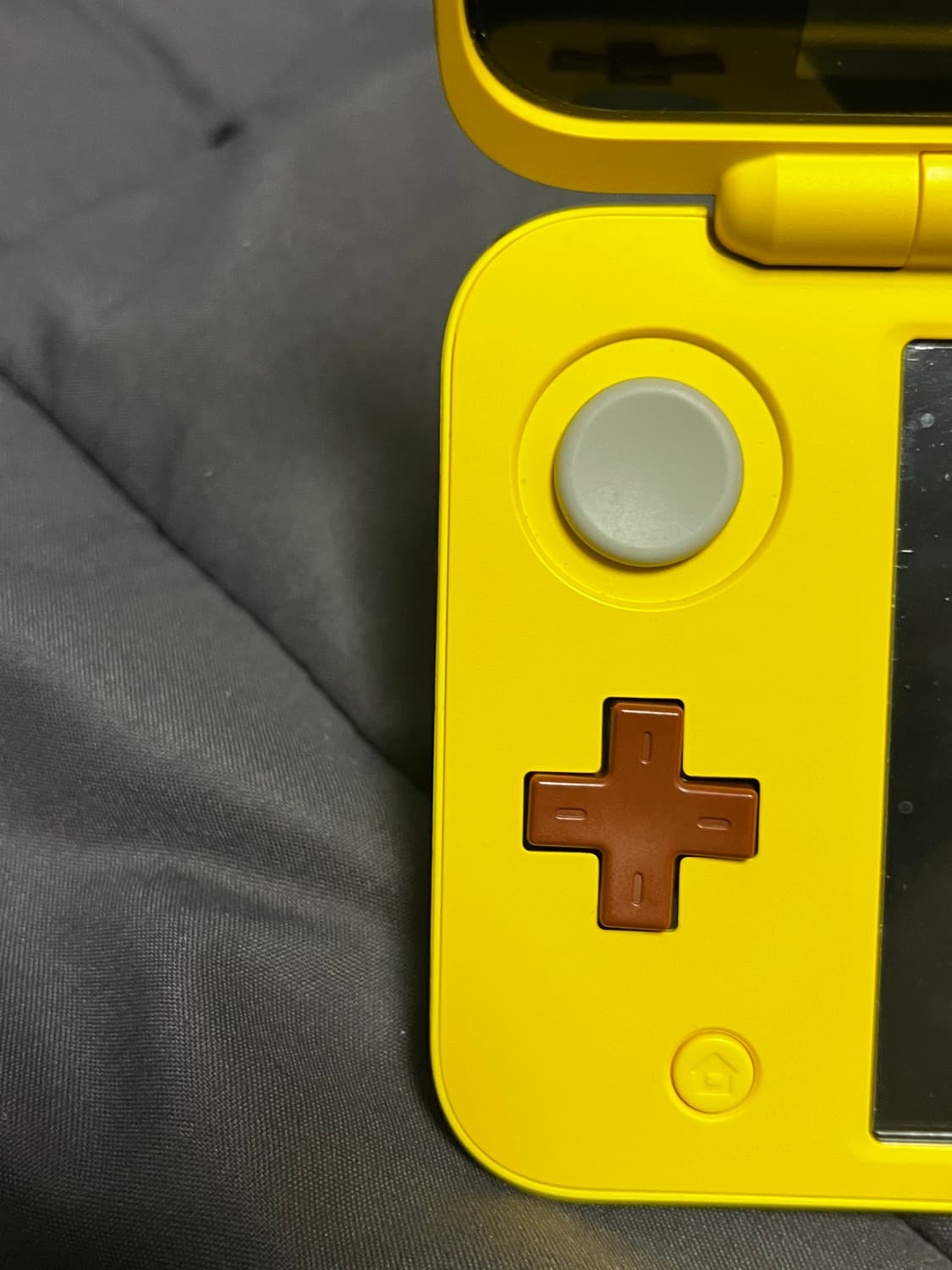 닌텐도 new 2ds xl 피카츄에디션 순정 상품이미지4