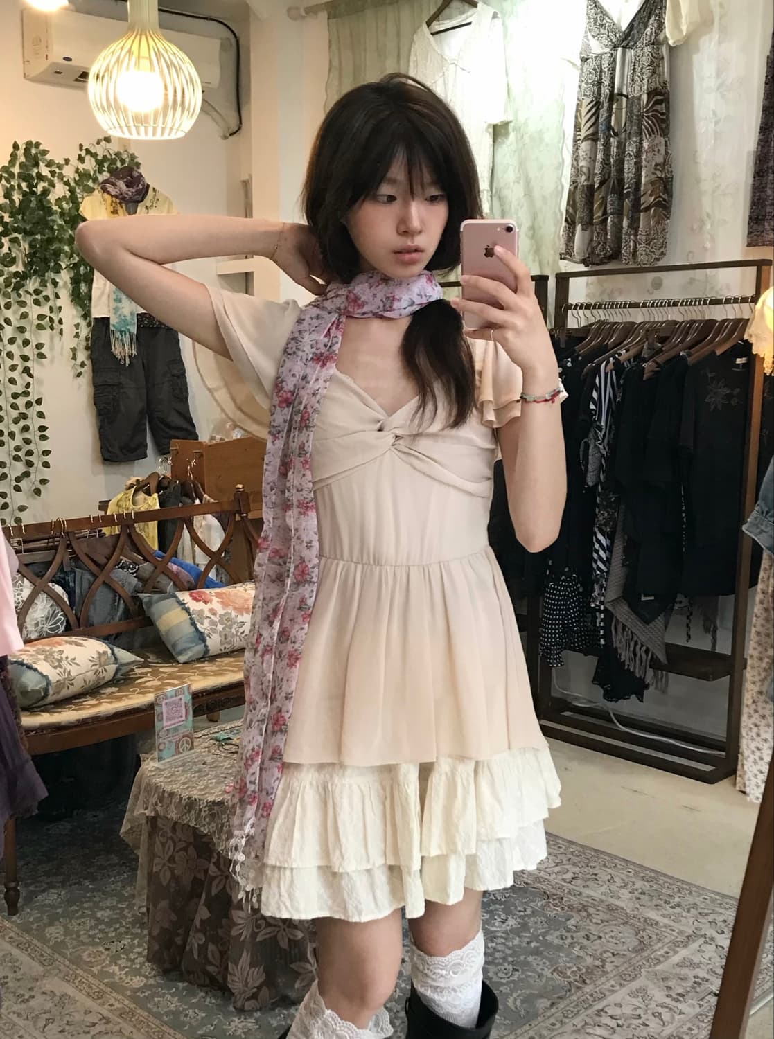 세실맥비 피치 베이지 쉬어 코튼 꼬임 프릴 블라우스 상품이미지1
