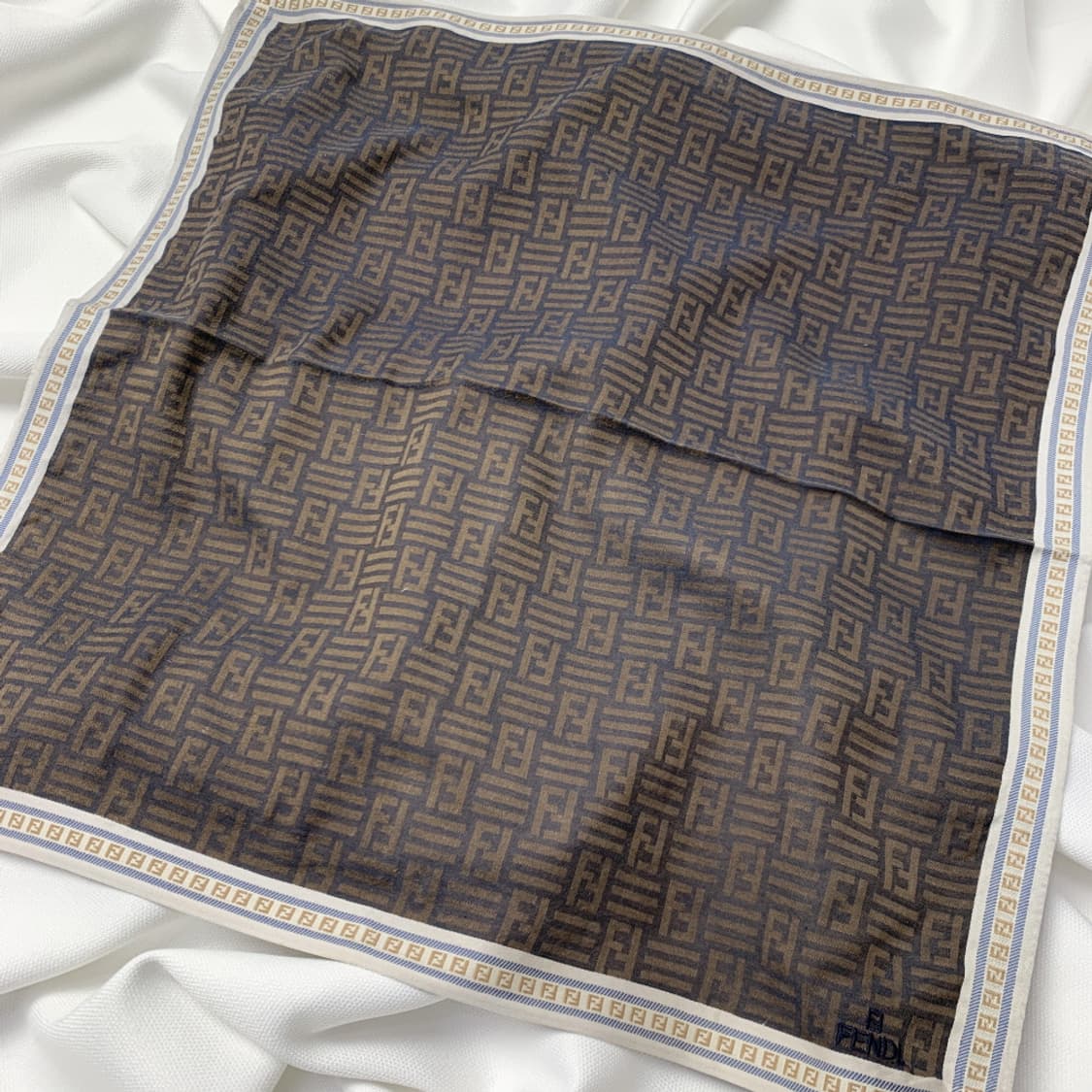 [정품] Fendi 펜디 빈티지 쁘띠스카프 손수건 상품이미지1