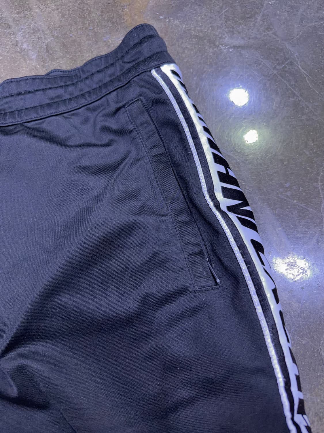 아르마니 익스체인지 사이드 테이프 로고 쇼츠 블랙 L 상품이미지4