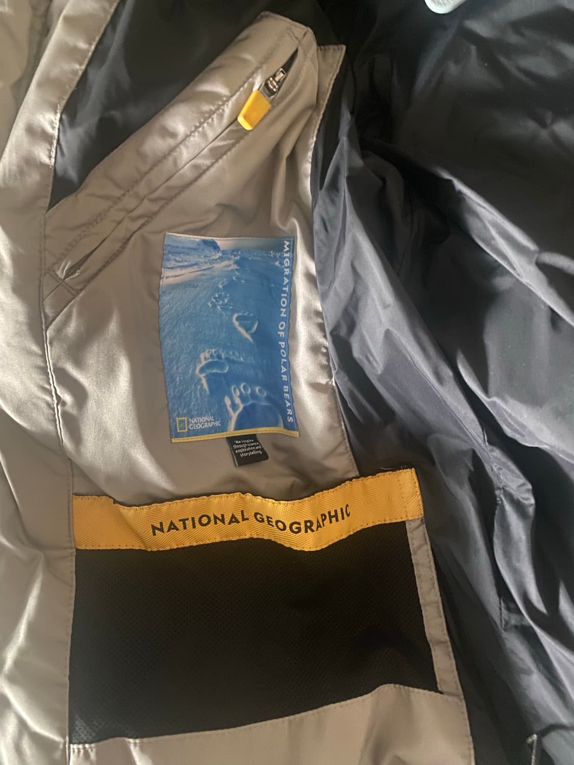 내셔널지오그래픽 화이트 그레이 다운 패딩 상품이미지9