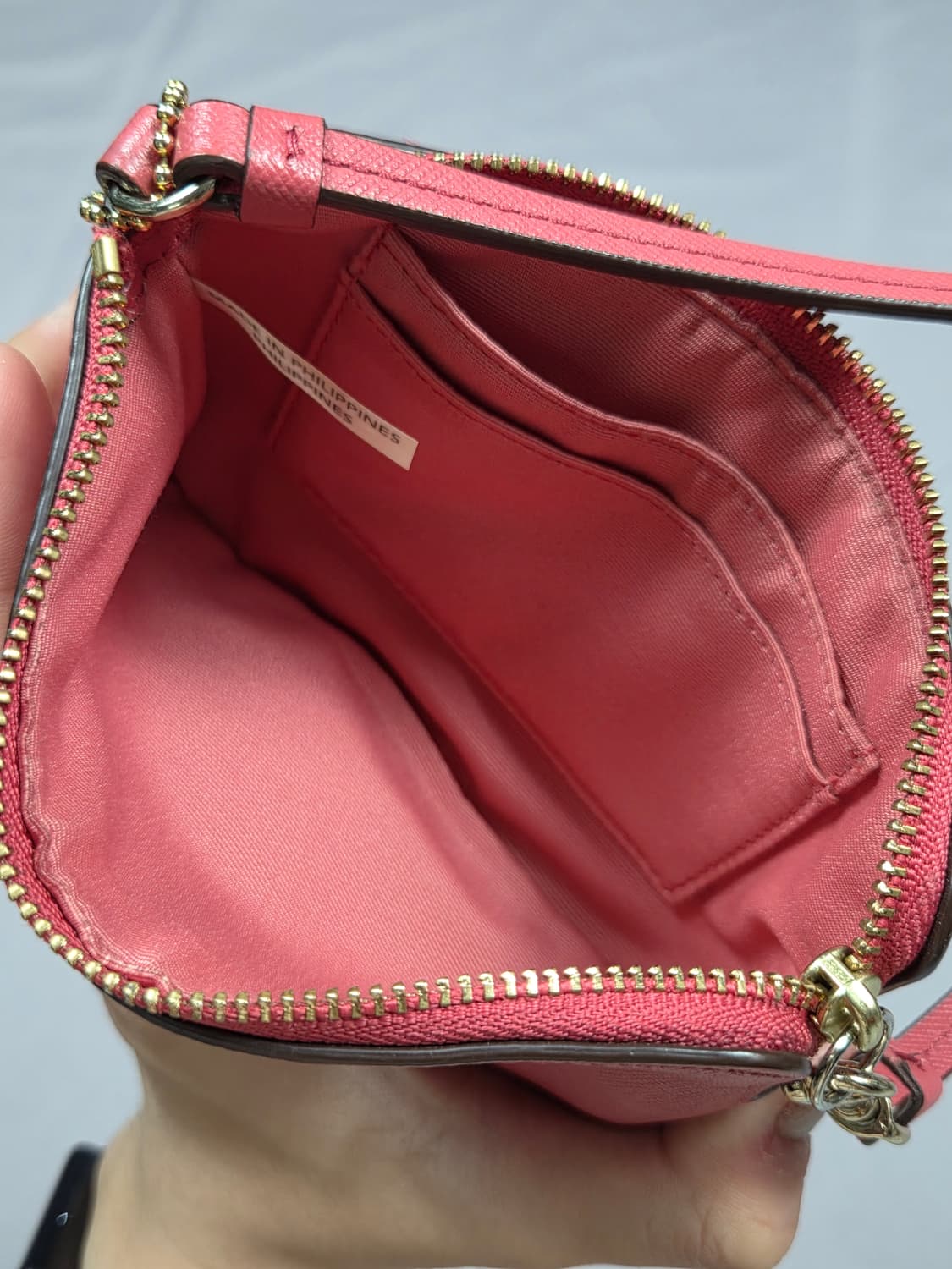 [코치] 크로스그레인 레더 탑 지퍼 스몰 리스트릿 | G00017 상품이미지8