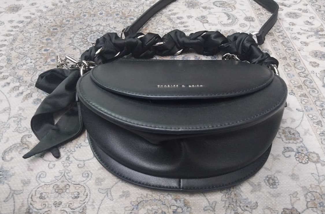 찰스앤키스 새틴 스카프 세미 서클백 상품이미지4