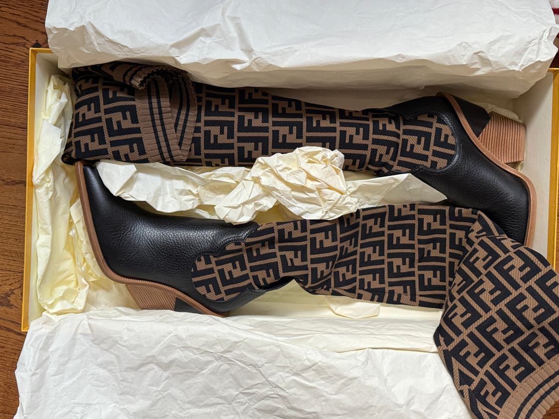 (새제품) 펜디 FF 로고 롱 부츠 37 상품이미지6