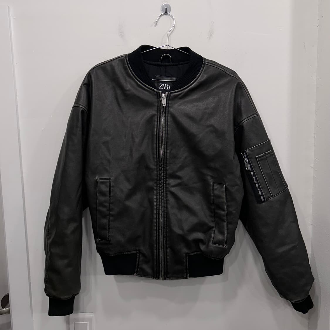 자라 맨즈 비건레더 ma-1 항공 봄버자켓 상품이미지2