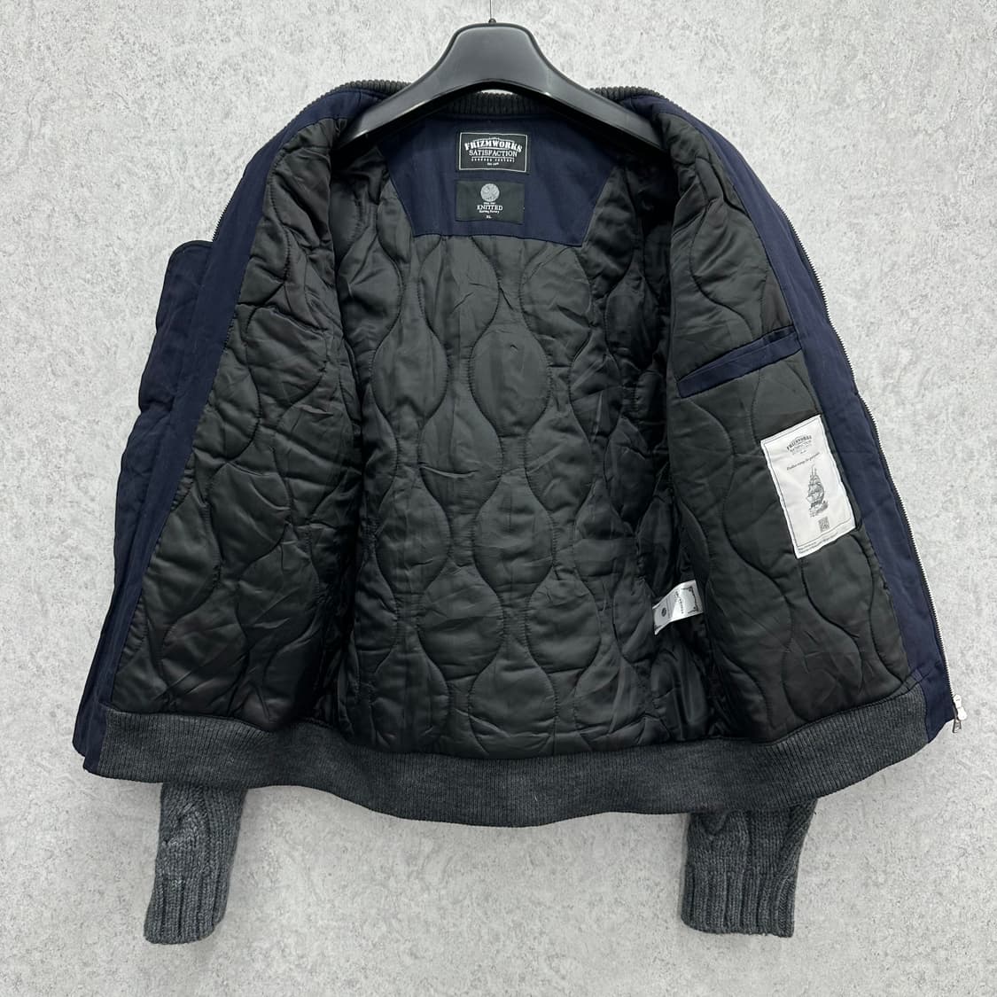 105 프리즘웍스 남자 하이브리드 니트 누빔 점퍼 상품이미지3