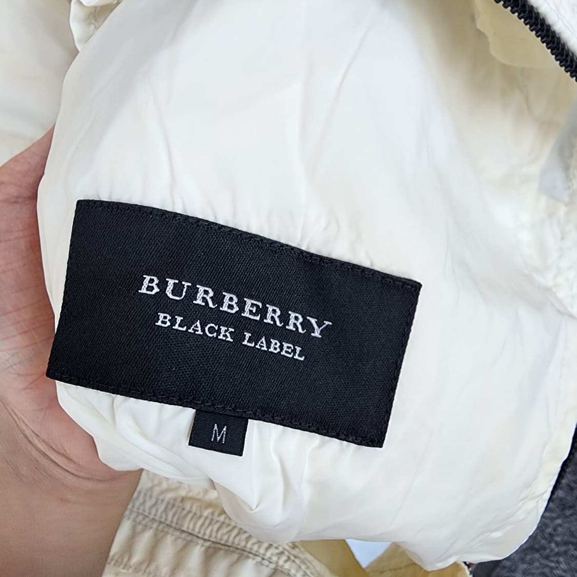 버버리 아이보리색 바람막이 자켓 상품이미지5