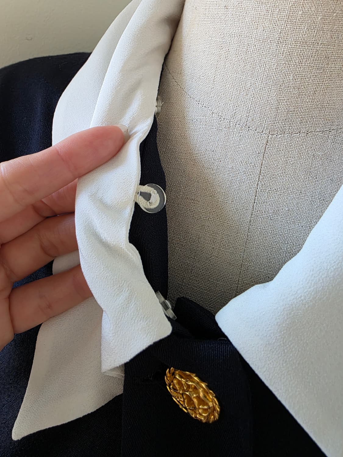 네이비 배색 금장 단추 원피스 상품이미지6