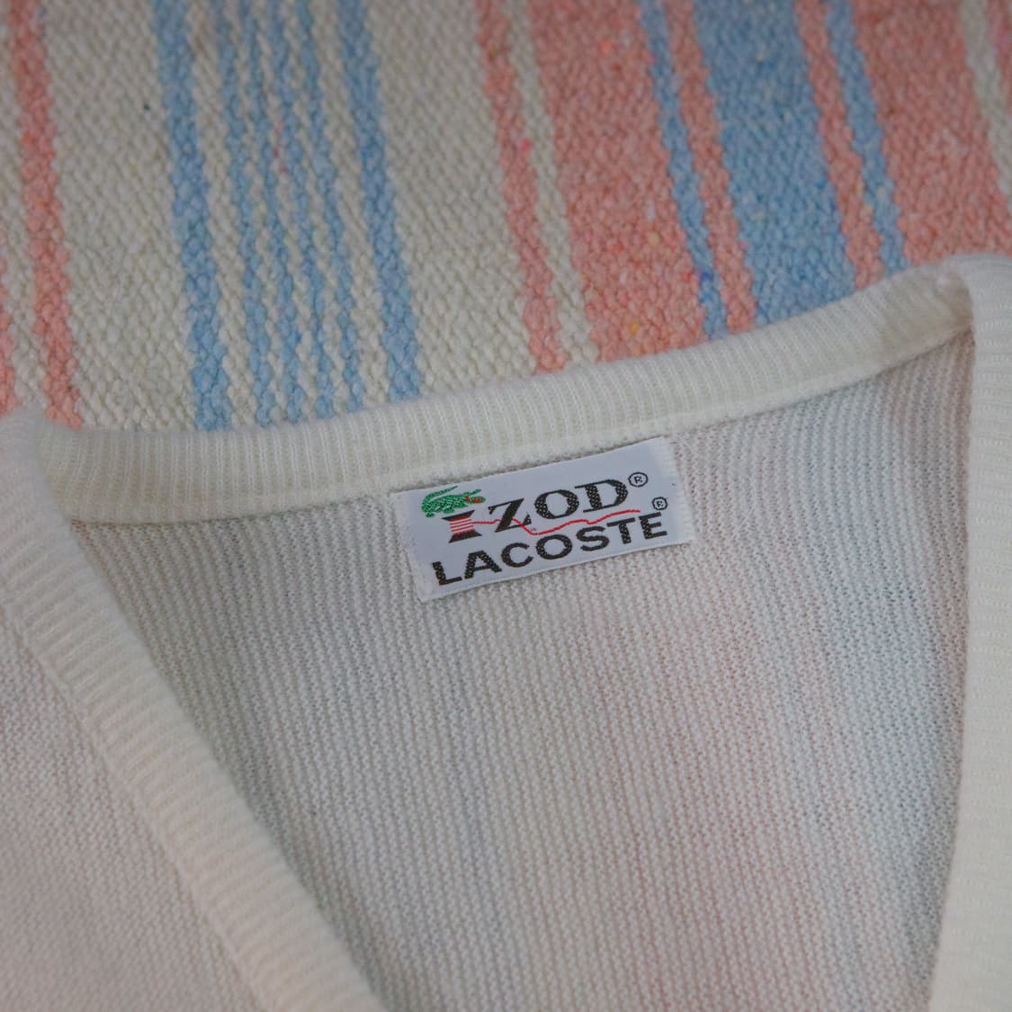 70s IZOD 라코스테 브이넥 니트 화이트 상품이미지3