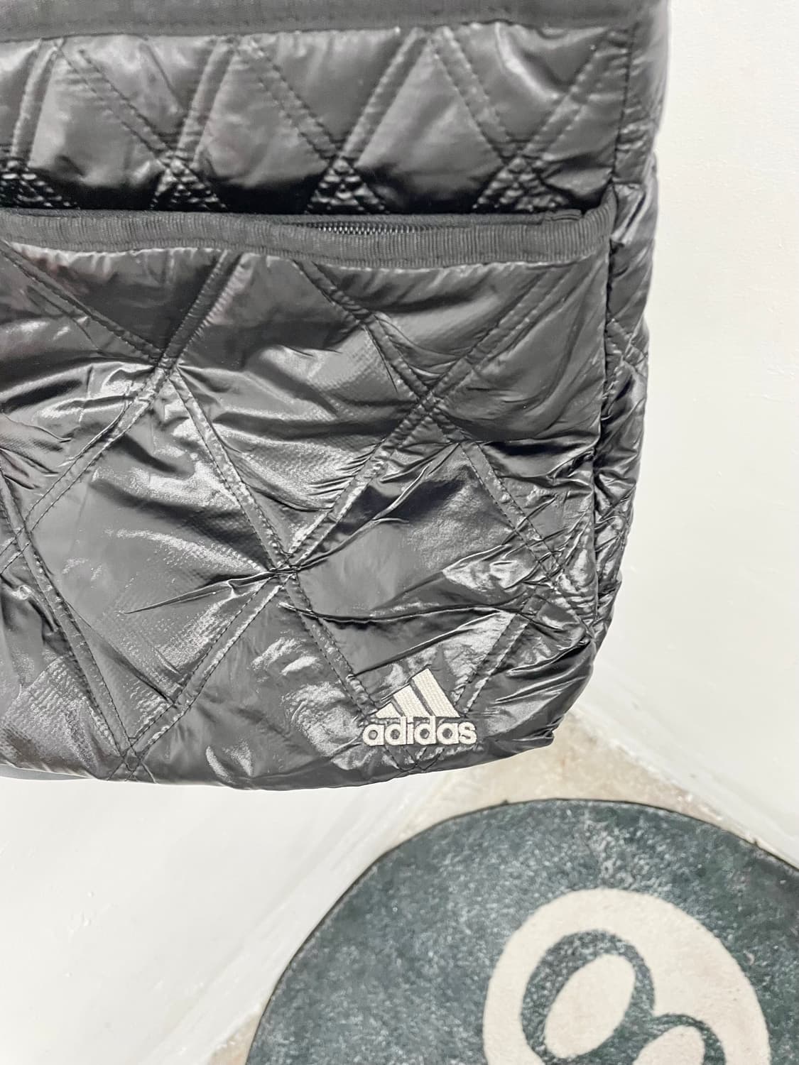 아디다스 로고 퀼팅 크로스백 상품이미지7