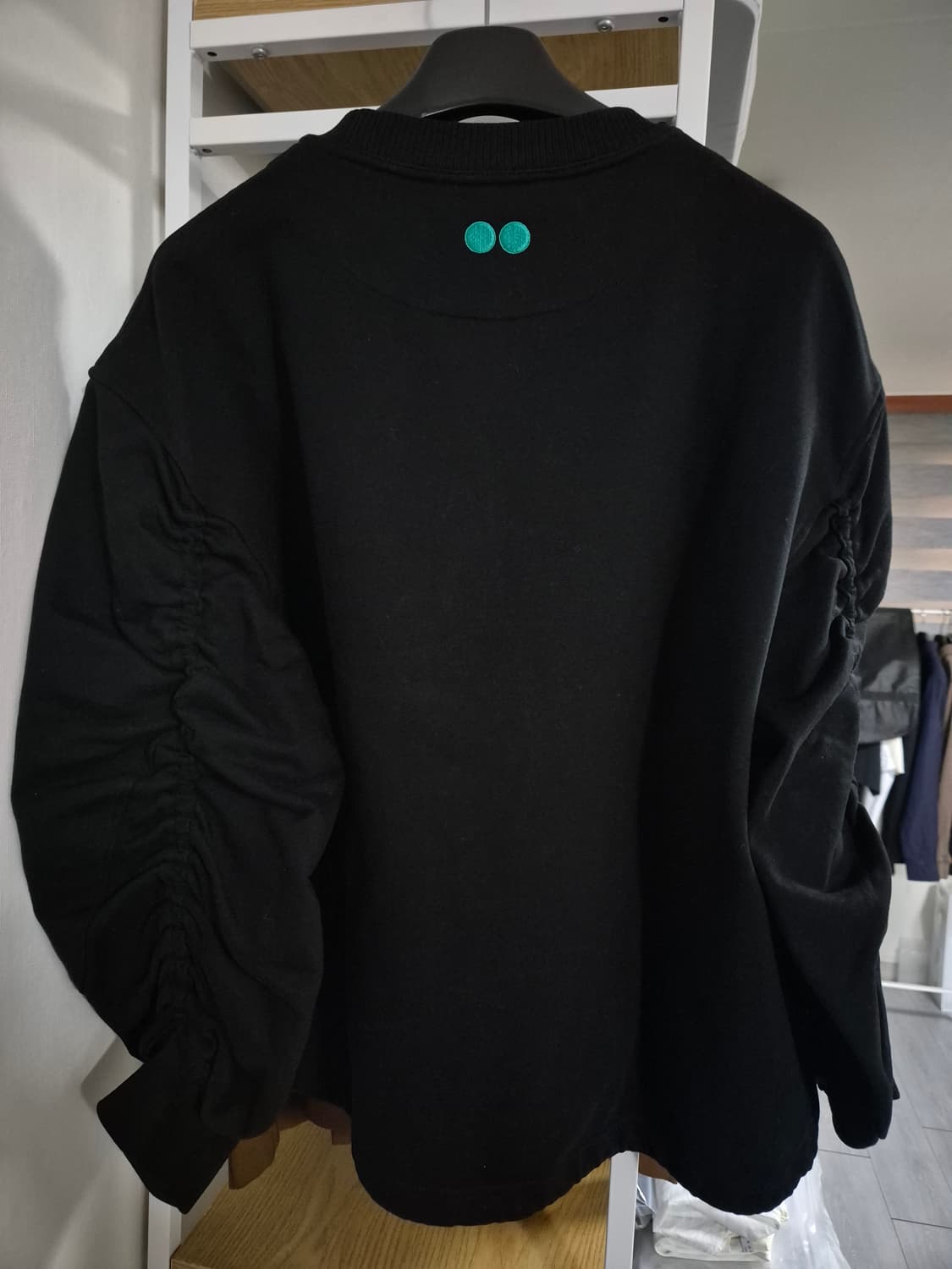 송지오옴므 나르시스 아트워크 자수 맨투맨 48 상품이미지2