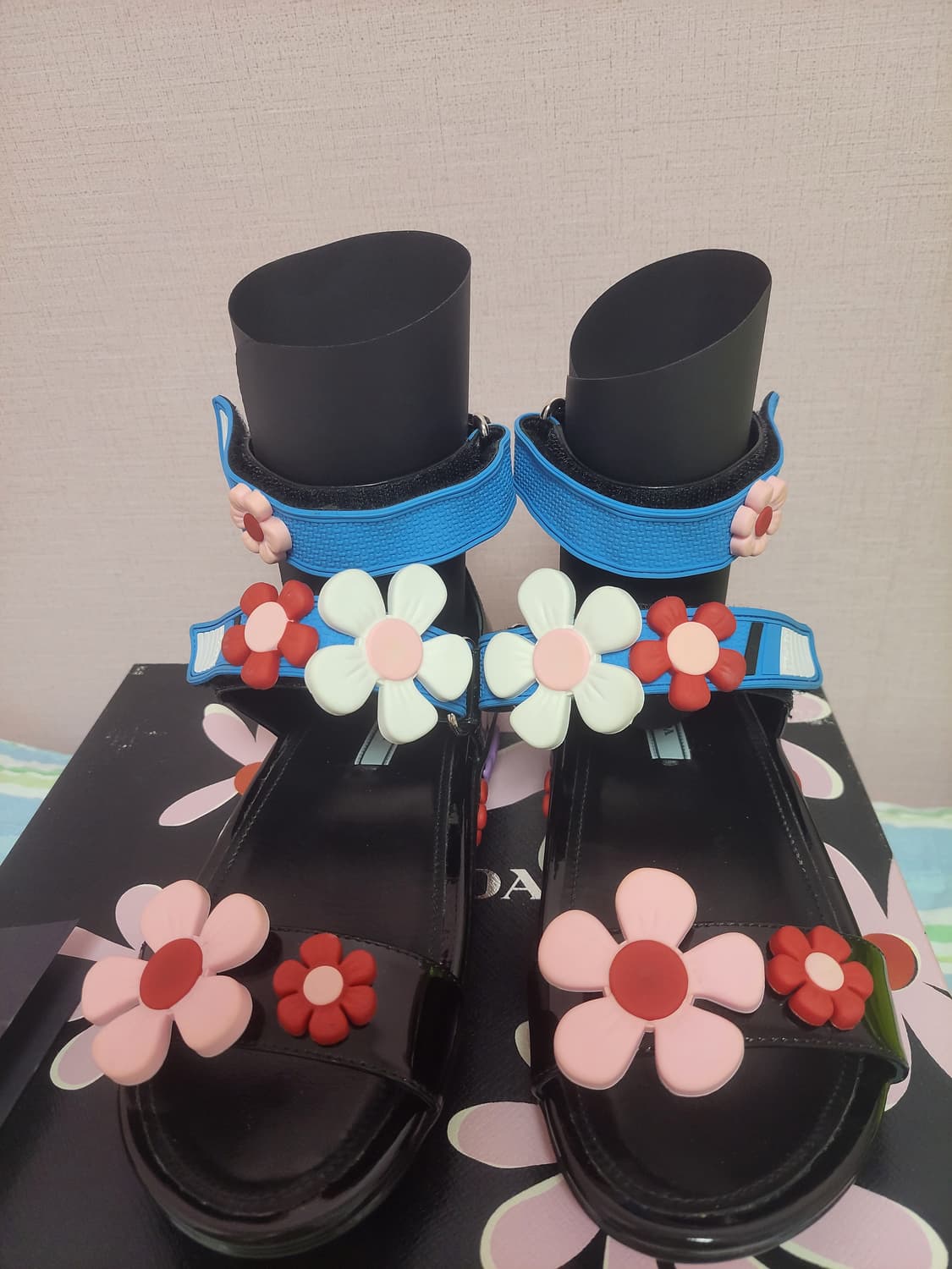 정품)1번신은상태최상!프라다 플라워 스트랩 벨크로 찍찍이 공주 샌들 단화 상품이미지4