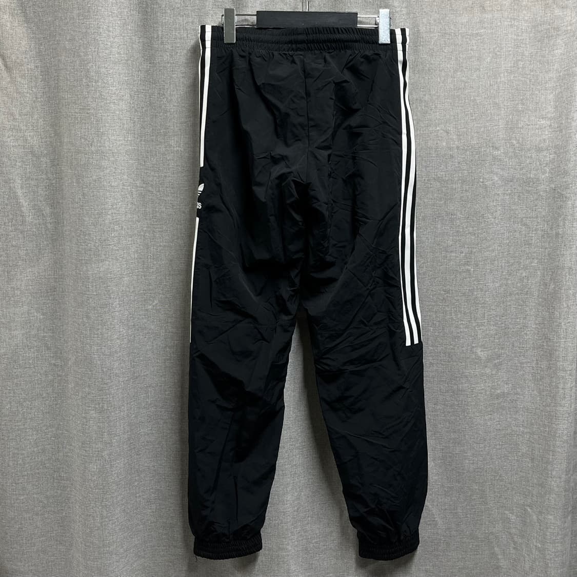 [M] ADIDAS 아디다스 오리지널스 삼선 나일론 트랙 조거팬츠 상품이미지4