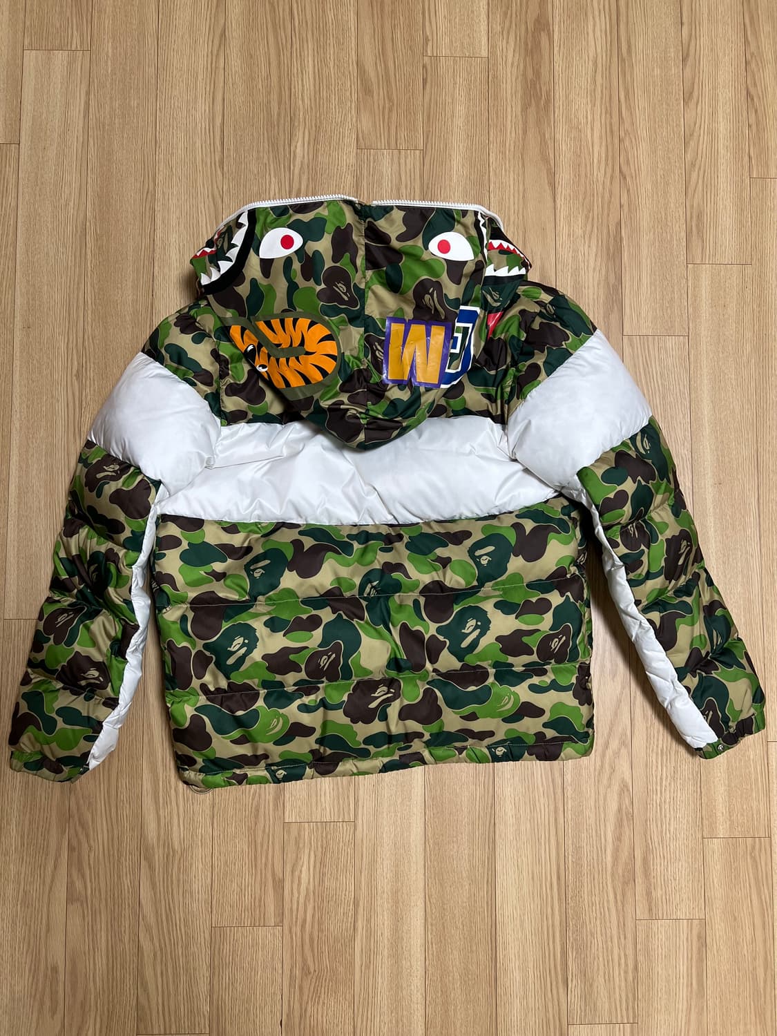 아디다스X베이프 한정판 패딩 판매합니다. 상품이미지2