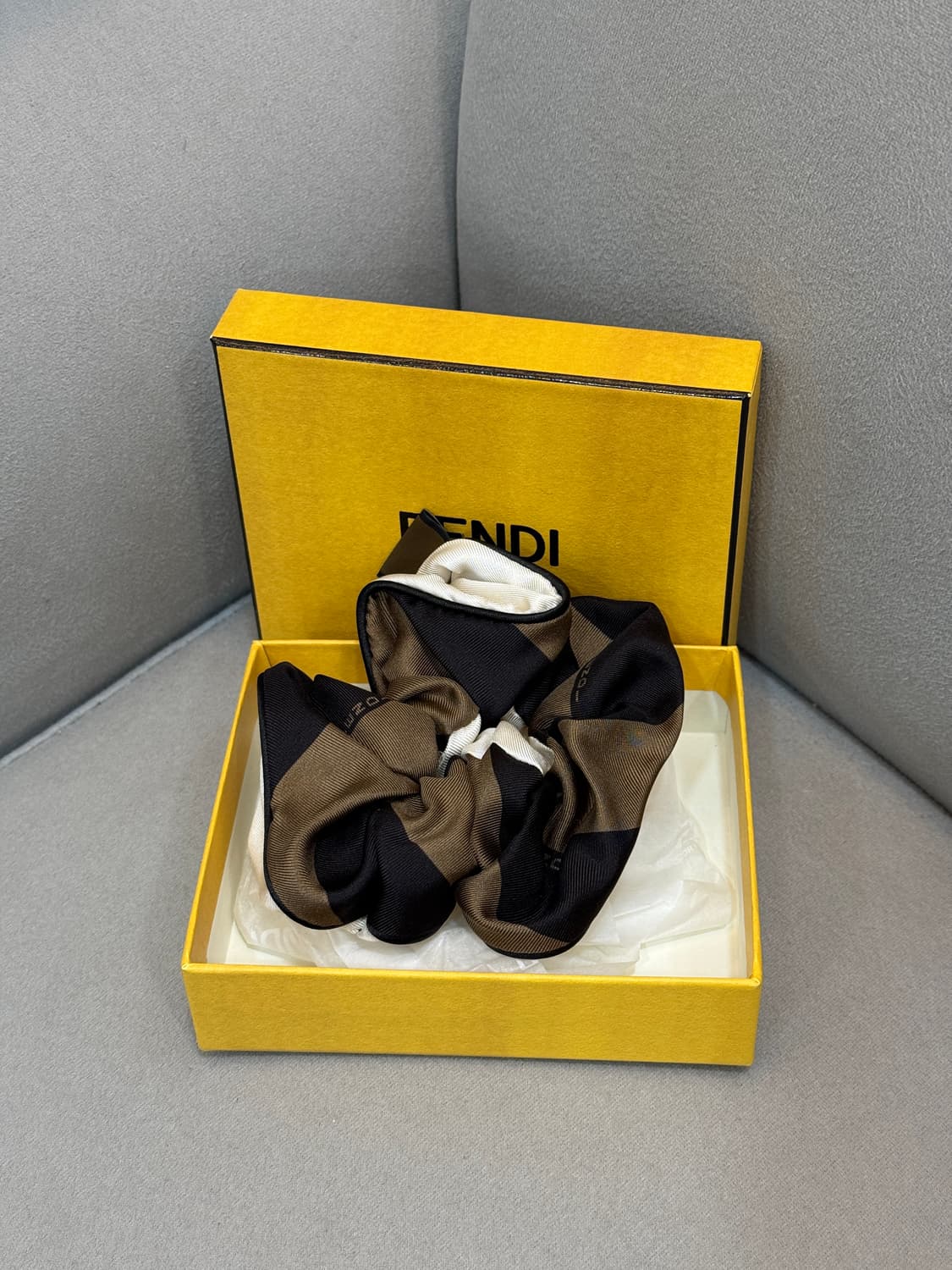 펜디 슈슈 곱창 스크런치 머리띠  상품이미지1