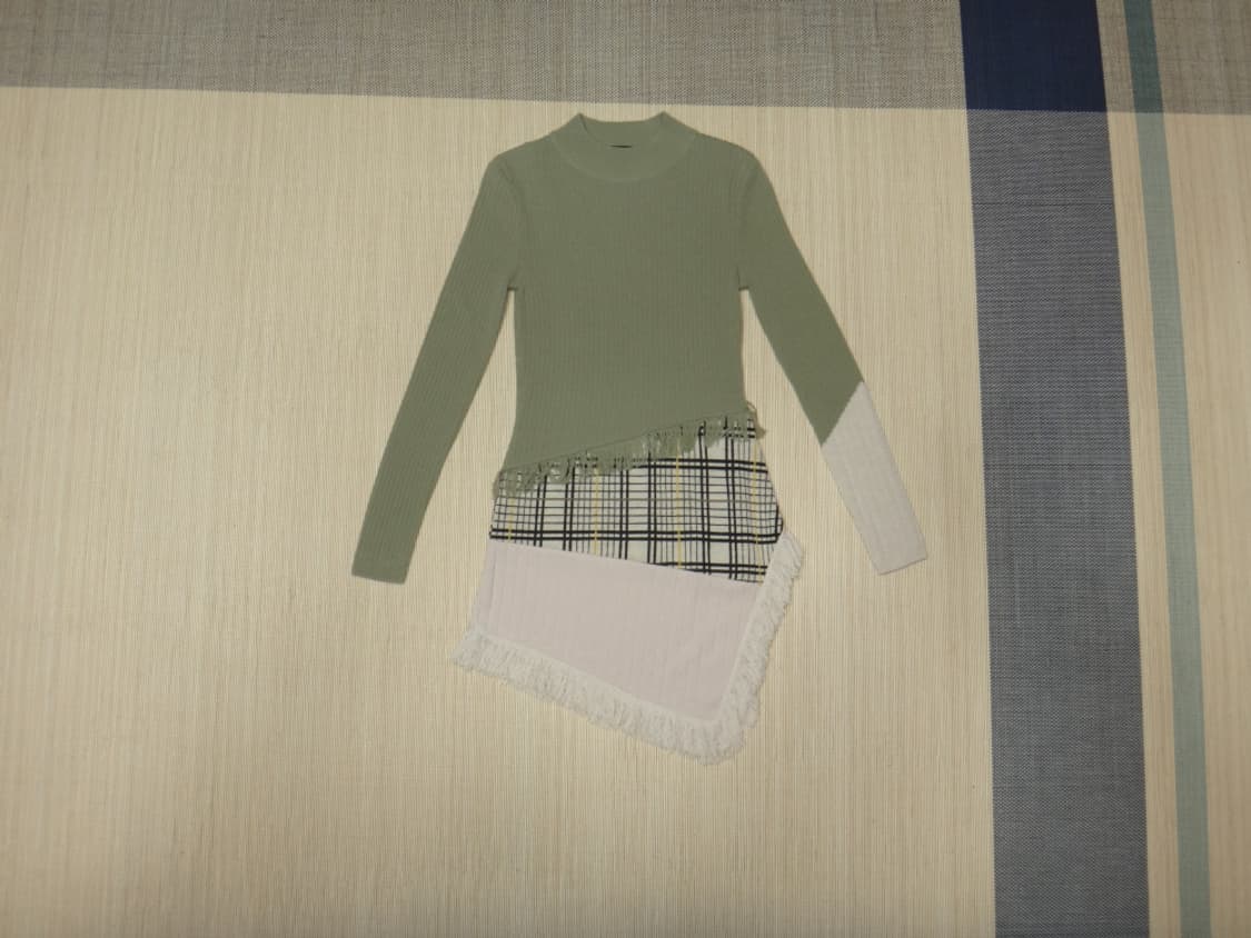 (XS) 앤더슨벨 비대칭 컬러 차단 터틀넥 스웨터 상품이미지1