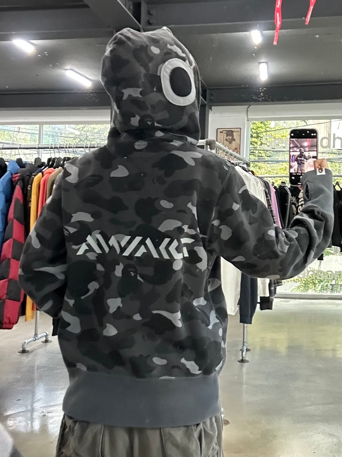베이프 x Daiwa 카모 피쉬 핸드워머 풀 후드집업 흑계 상품이미지1
