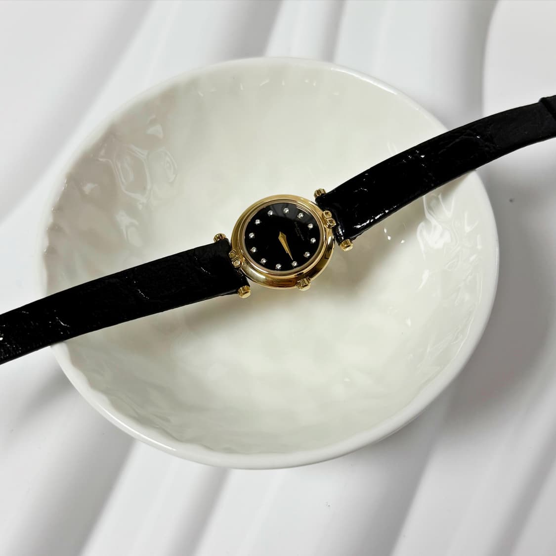 발렌시아가 BB로고 블랙다이얼 라운드골드 워치 상품이미지5