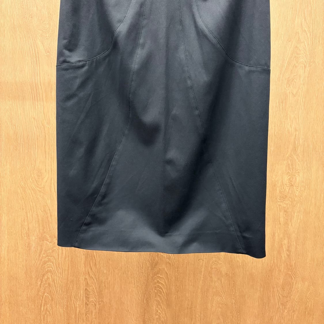 베르사체 코튼 미디 스커트 사선 절개 포인트 밑단 트임 디테일 블랙 상품이미지5