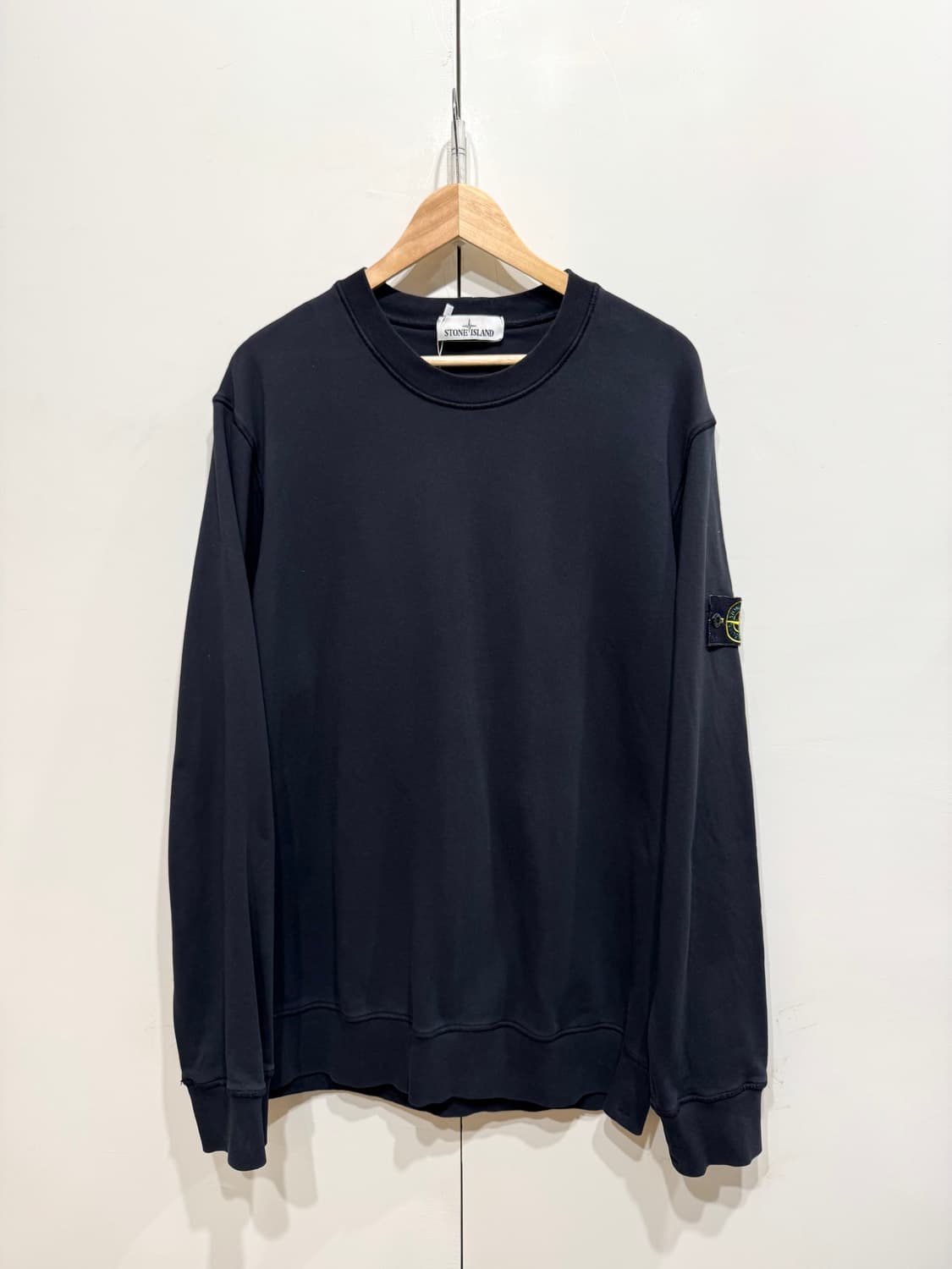 스톤아일랜드 블랙 스웻 셔츠 상품이미지2