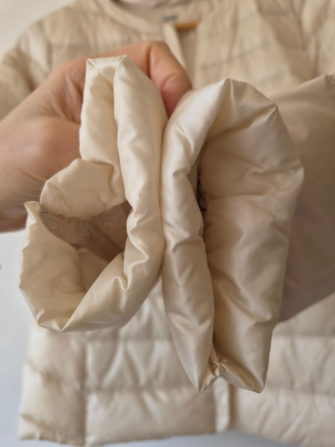 유니클로 여성 라운드경량패딩 M사이즈 상품이미지4