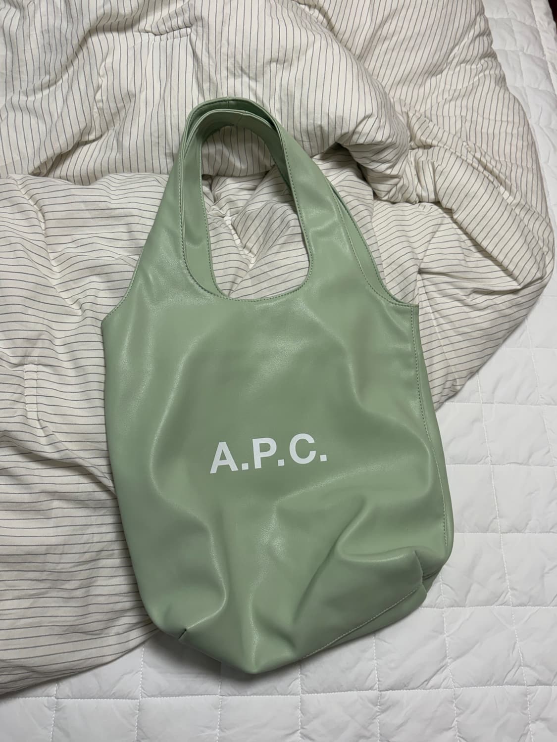 아페쎄 스몰 니논 토트 아몬드그린 상품이미지2