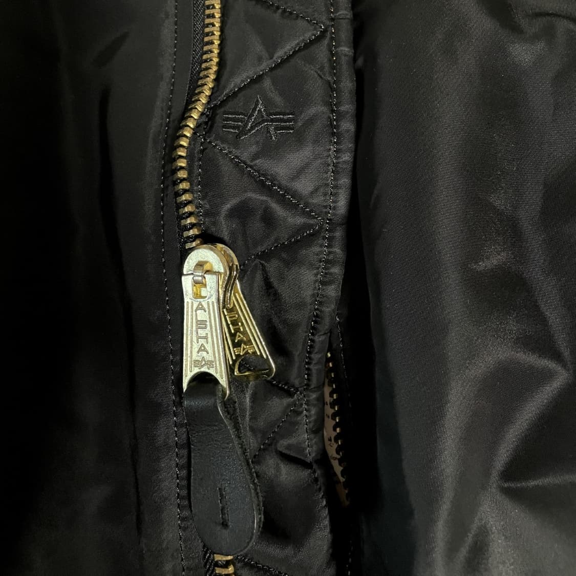 정품] 알파인더스트리 ma-1 레귤러핏 블랙 블러드칫 L 상품이미지5