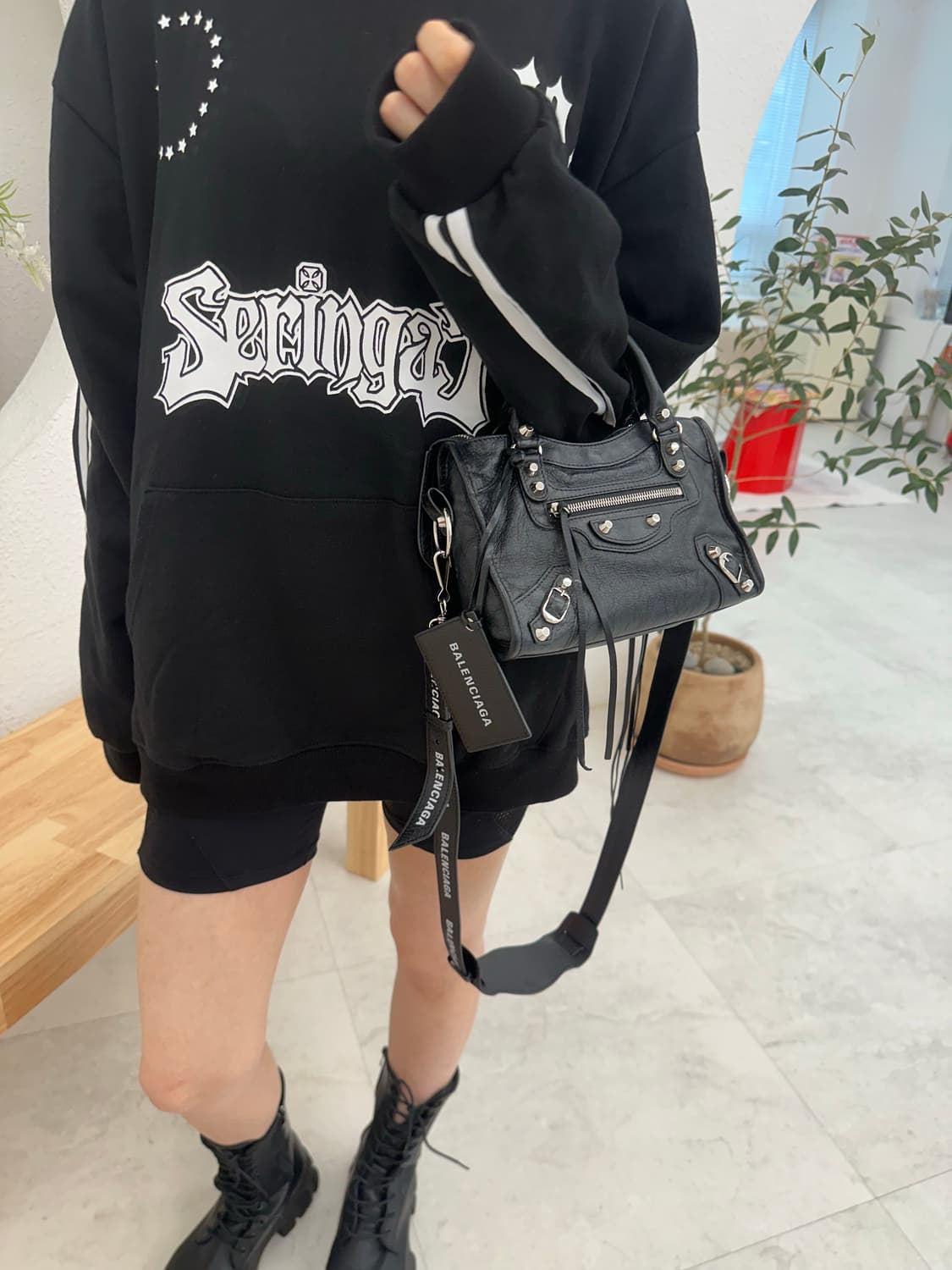 [SA급 정품] 발렌시아가 로고스트랩 시티 모터백 미니  상품이미지9