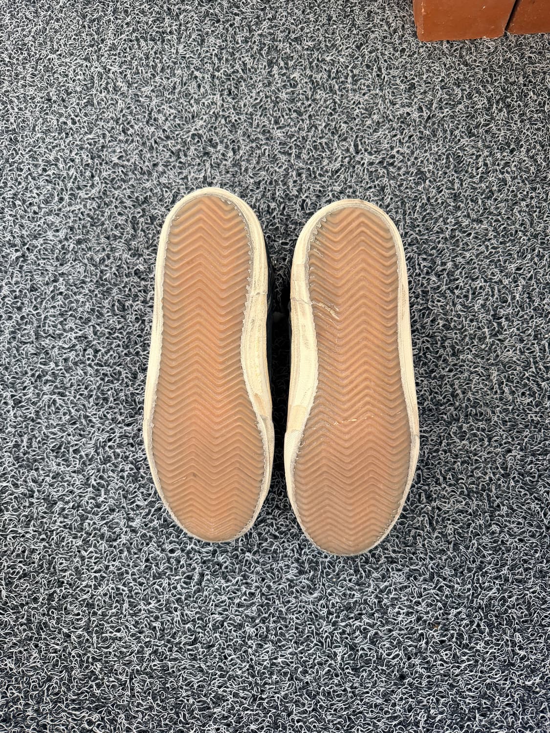 골든구스 슬라이드 하이탑 블랙/그레이 - 41사이즈 상품이미지4