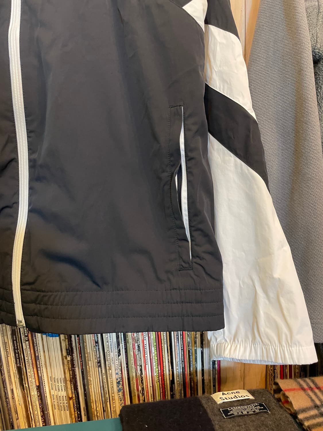 아디다스 화이트 배색 히든후디 윈드러너 자켓 상품이미지4