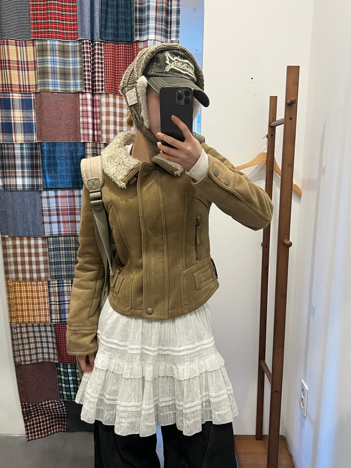 베이지 숏 에코 무스탕 상품이미지1