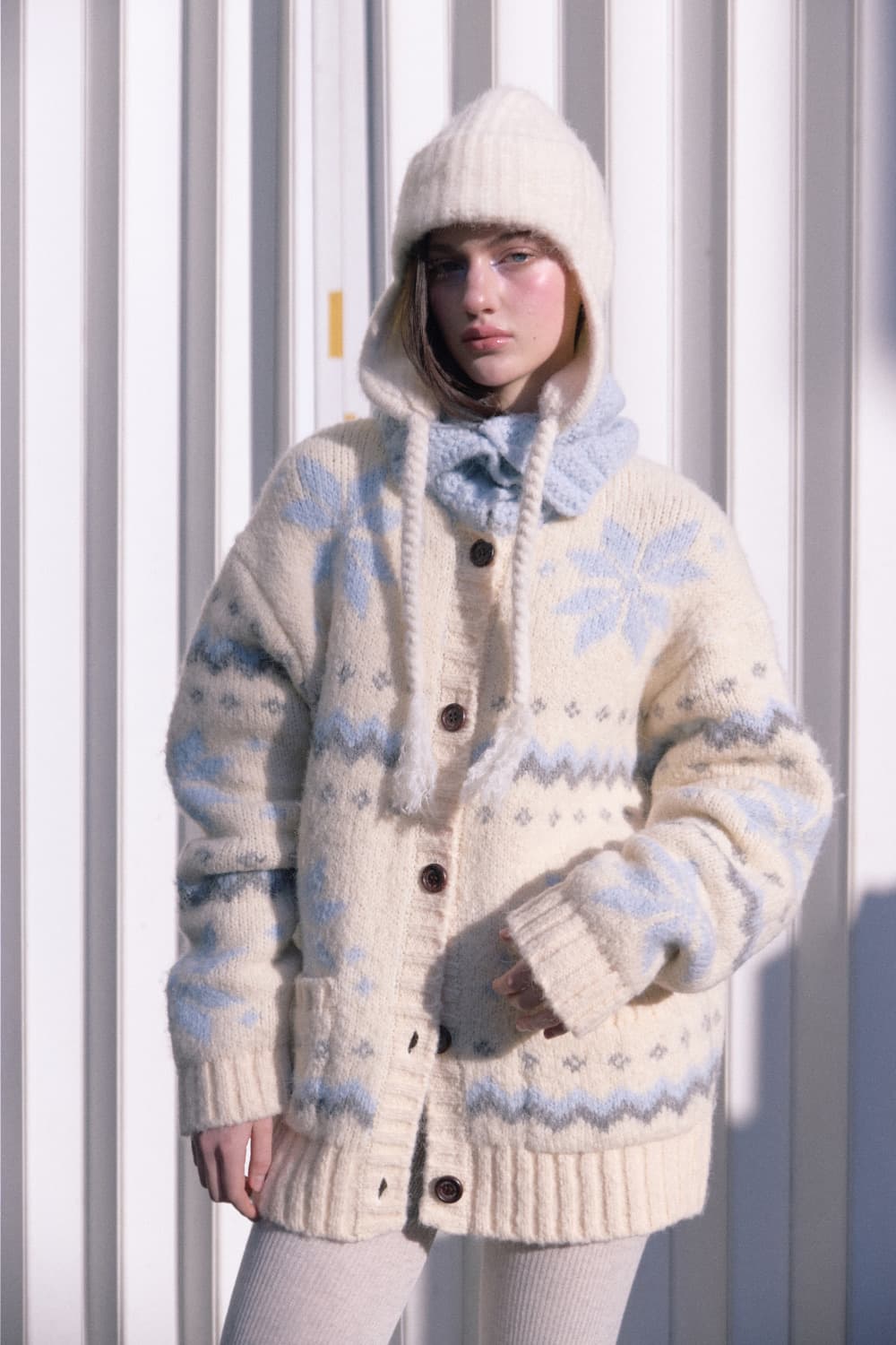더오유 알파카 노르딕 하이넥 니트 가디건 아이보리 상품이미지1