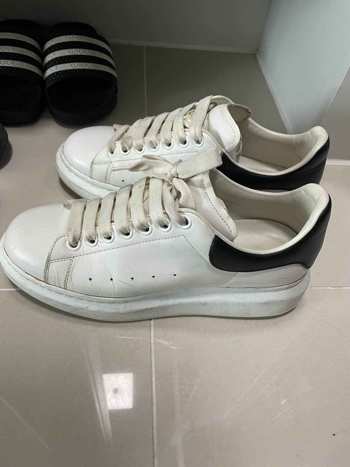 맥퀸 신발 상품이미지2