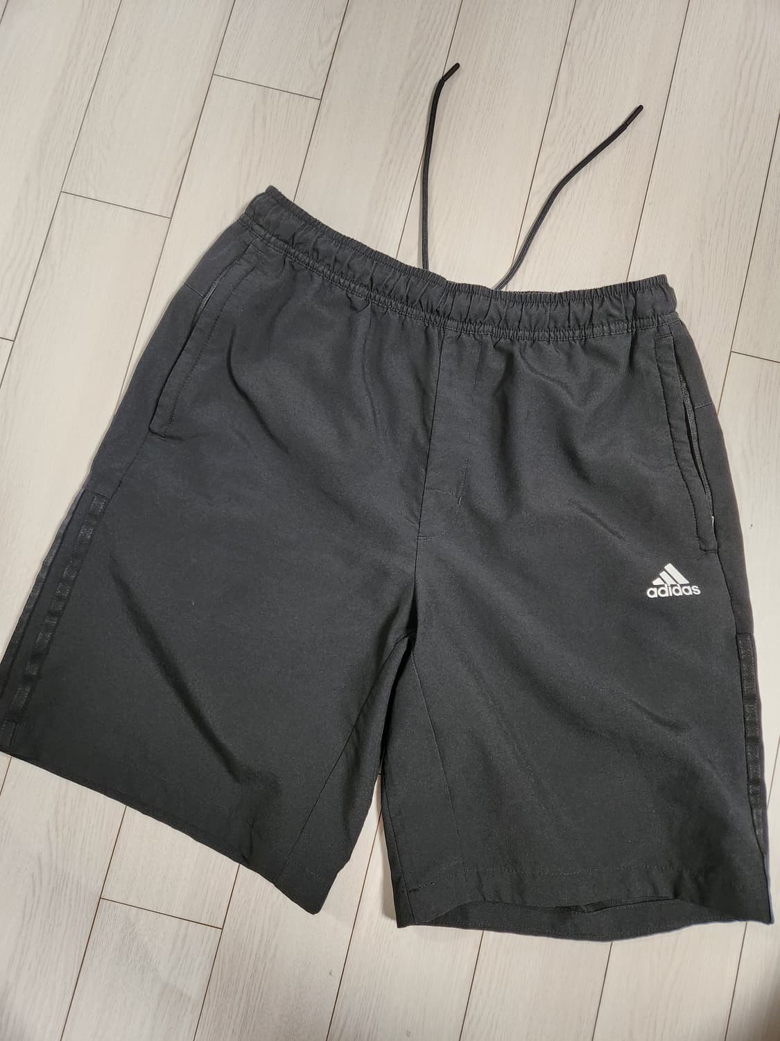 아디다스 반바지 TQJ HE7405 fi lib 우븐 쇼트 사이즈L

여 상품이미지1