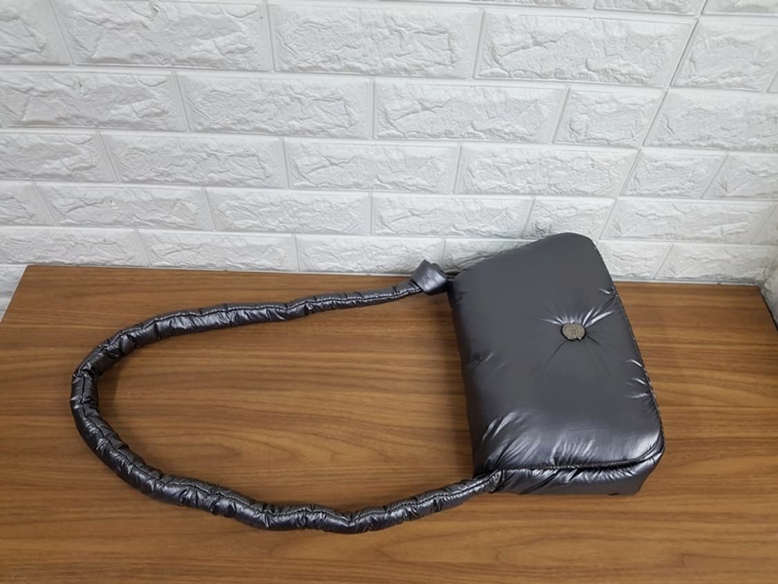 로사케이 숄더백 & 크로스백 (누볼라 패딩백) 미사용 상품이미지7