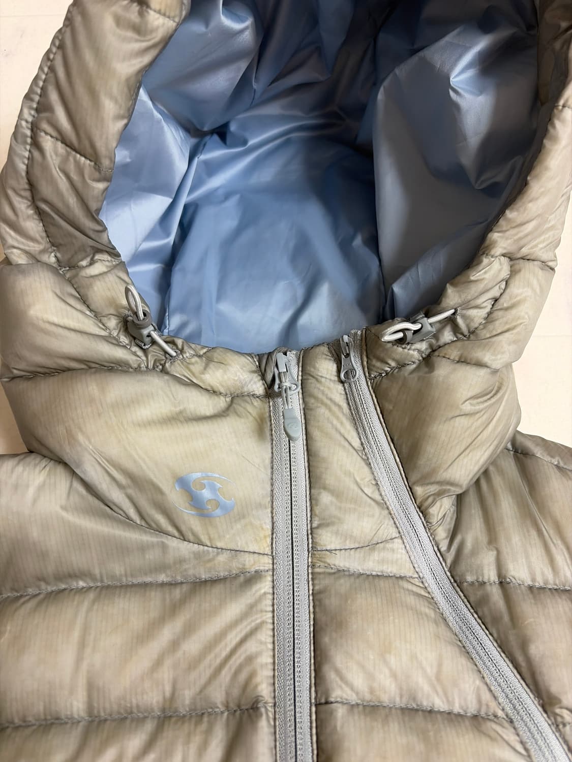 산산기어 서픽스 푸퍼 자켓 그레이 25fw 상품이미지2