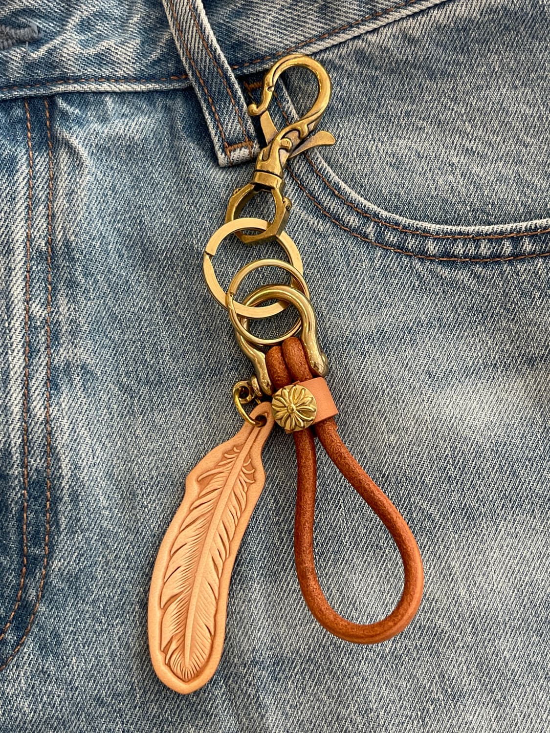 Feather Leather Key Holder 상품이미지1