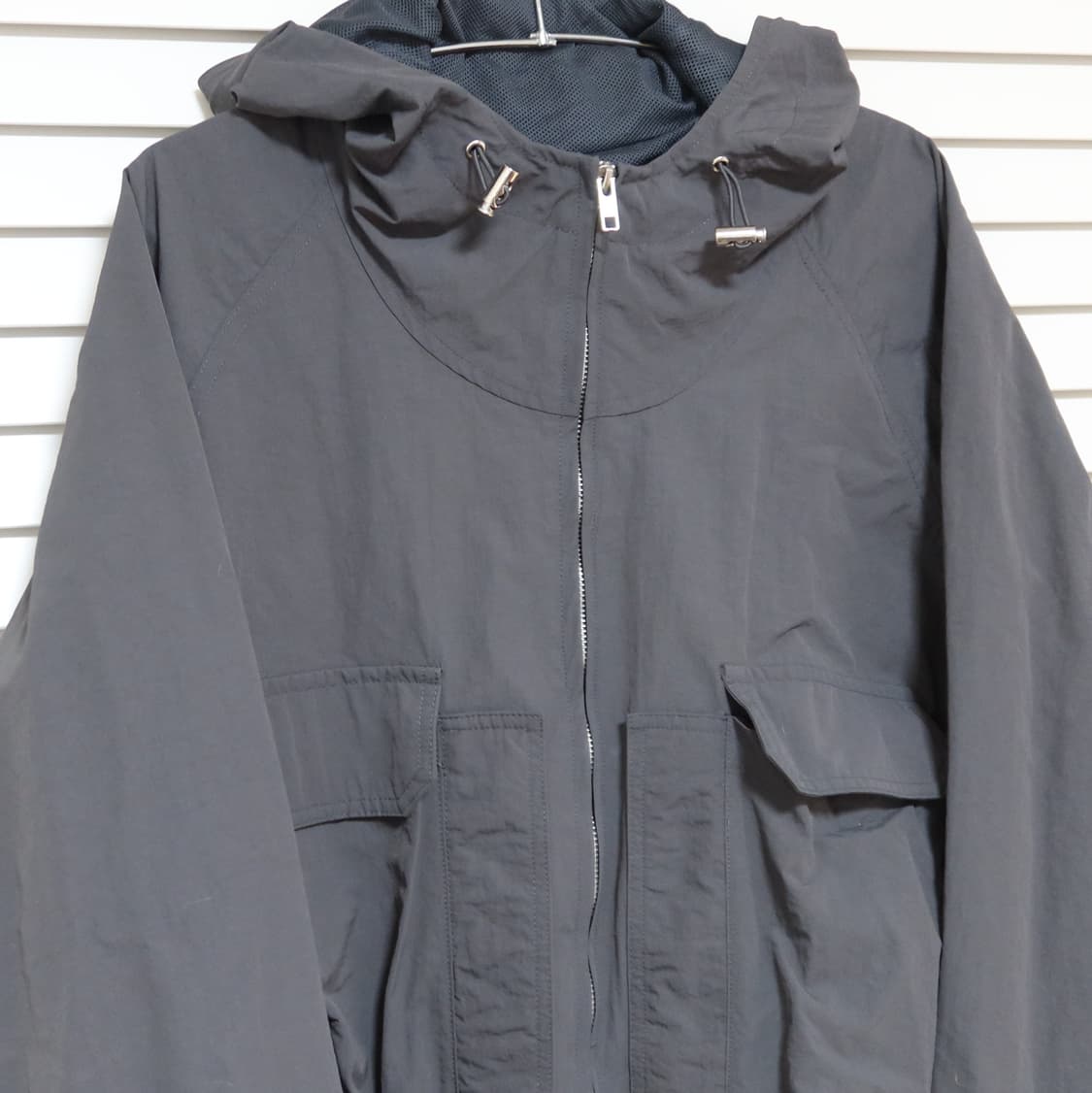 시그니처 나일론 후드 윈드 브레이커[차콜] 상품이미지4