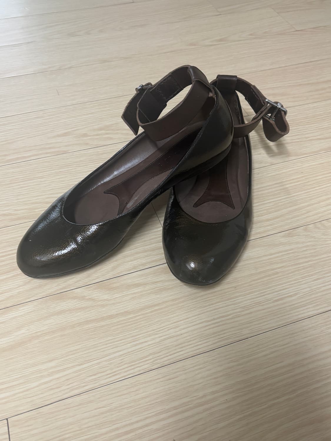 키야기 마르니 Marni Enamel Ankle Straps shoes 상품이미지2