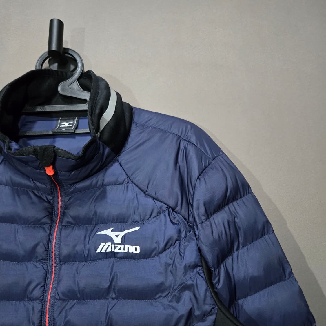 미즈노 MIZUNO 경량패딩 자켓 네이비/블랙 상품이미지2