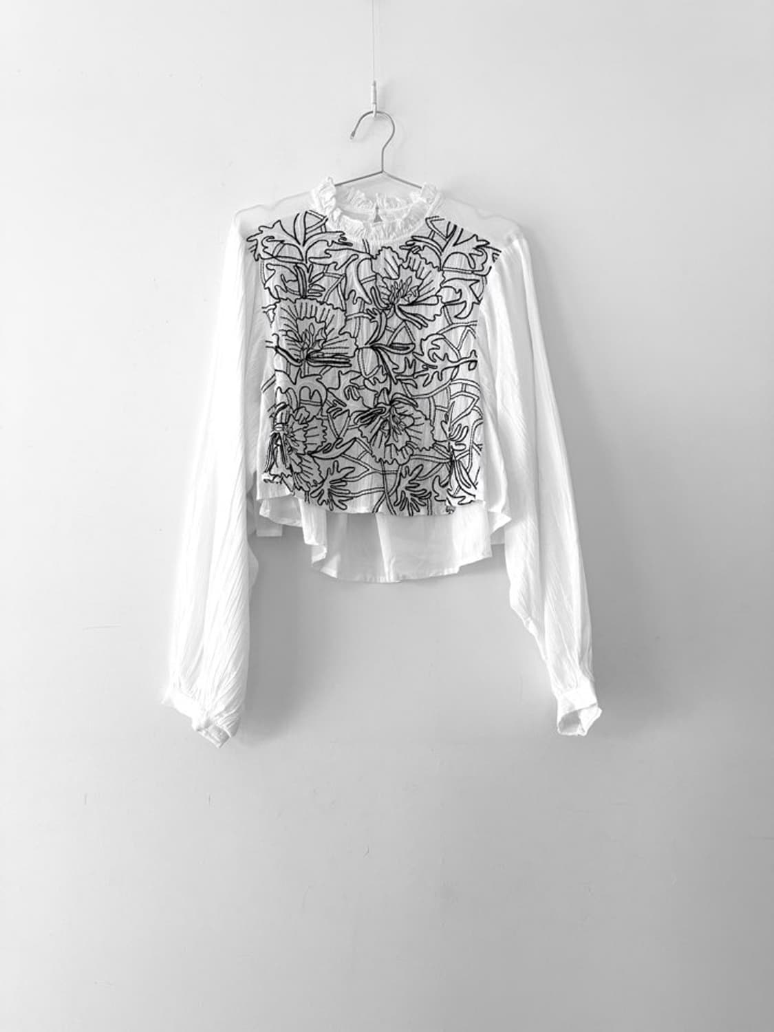Front embroidery blouse / white 상품이미지1