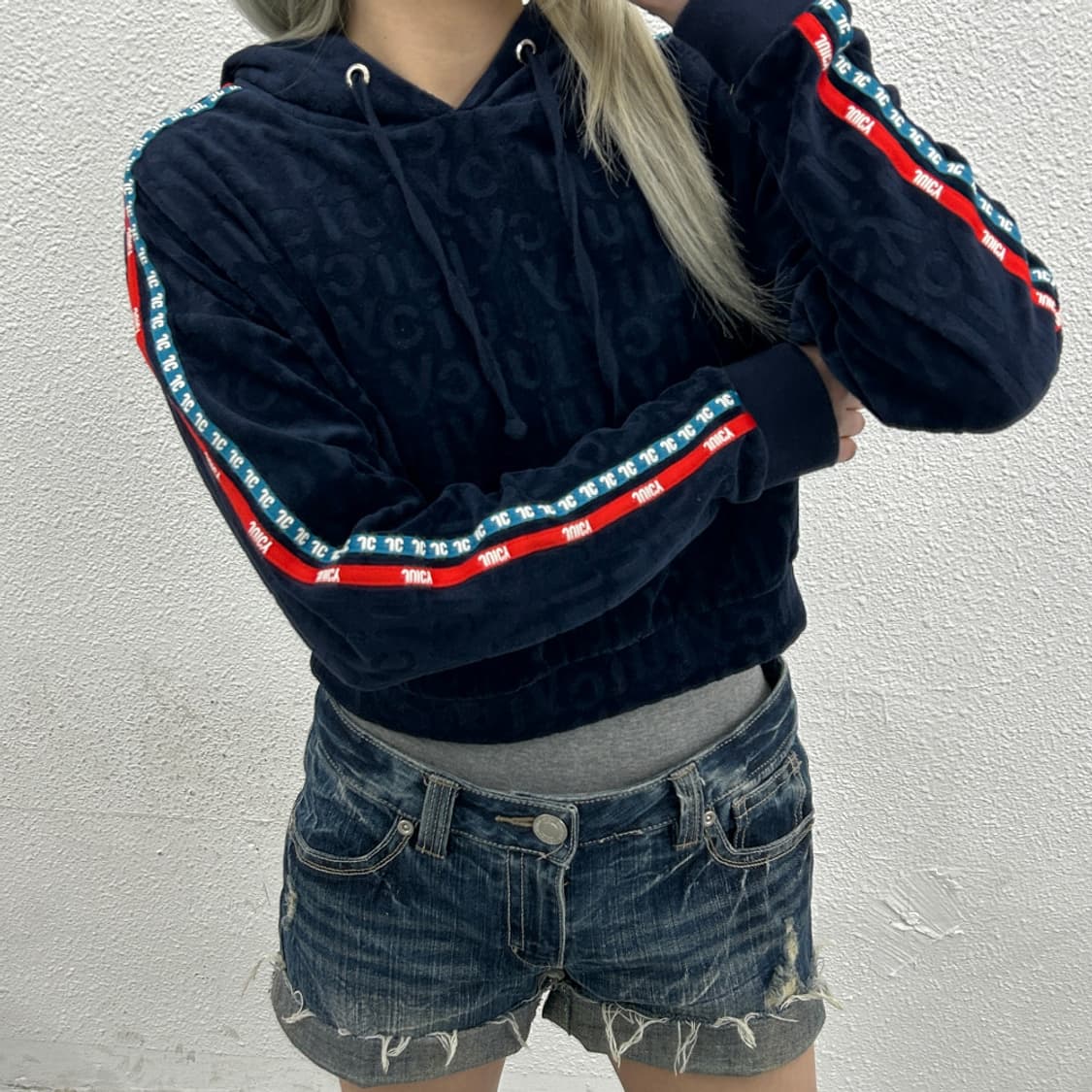 쥬시꾸뛰르 사이드 로고라인 패턴 네이비 벨벳 크롭후드 XS 상품이미지2