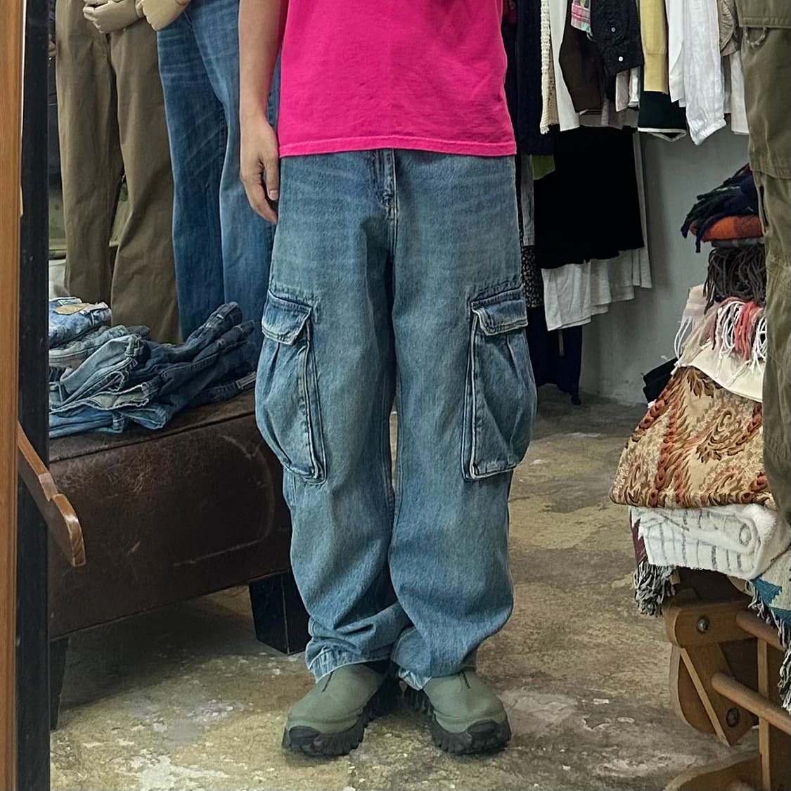 (착용컷) ZARA 데님 카고 팬츠 (남성용 34) 상품이미지3