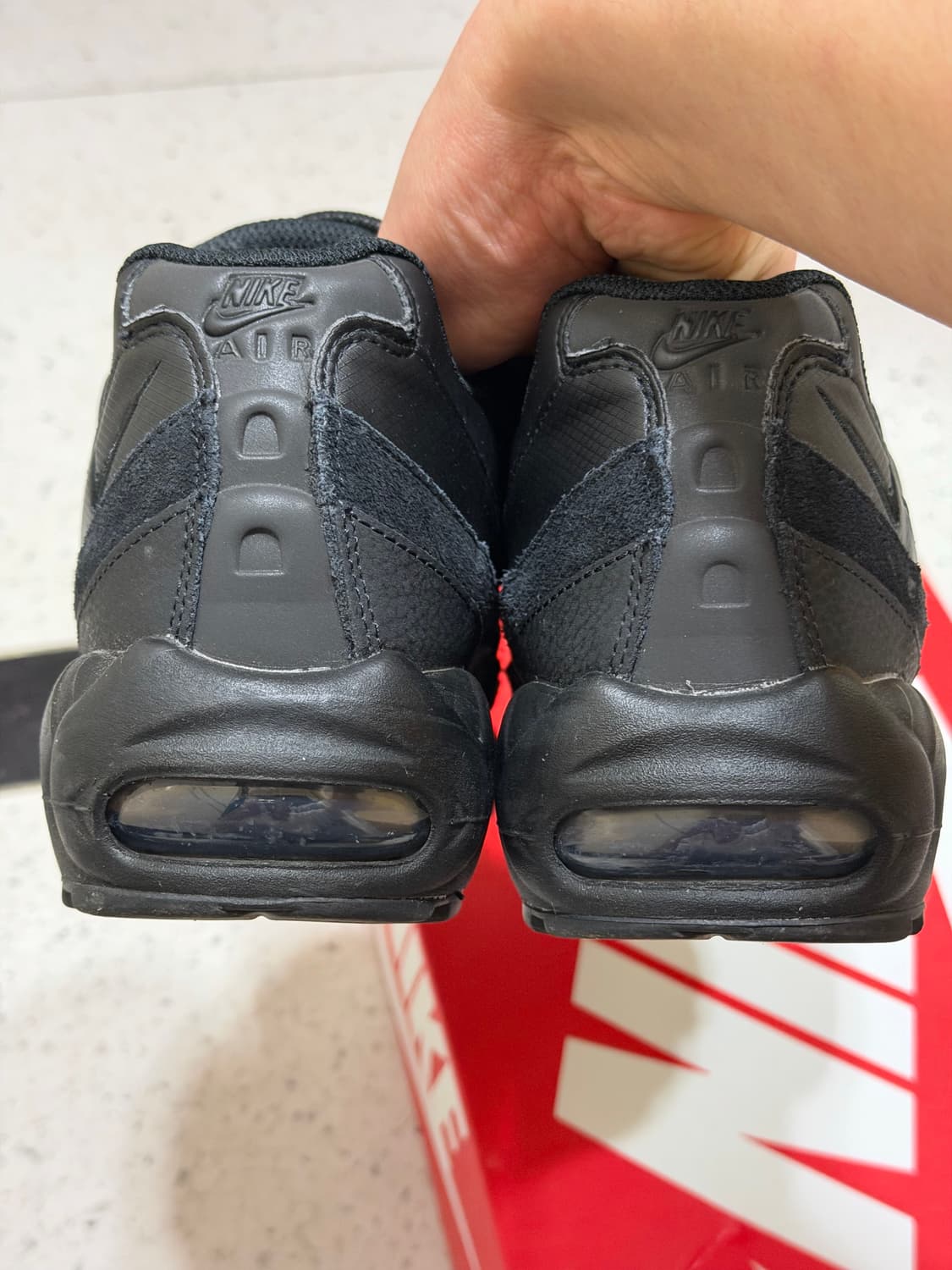 나이키 에어맥스95 에센셜 트리플블랙  상품이미지9