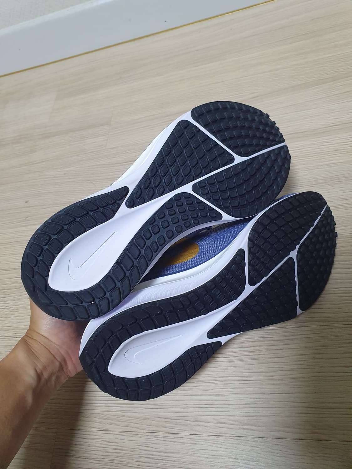 나이키 줌 보메로 17 러닝화 250 상품이미지8