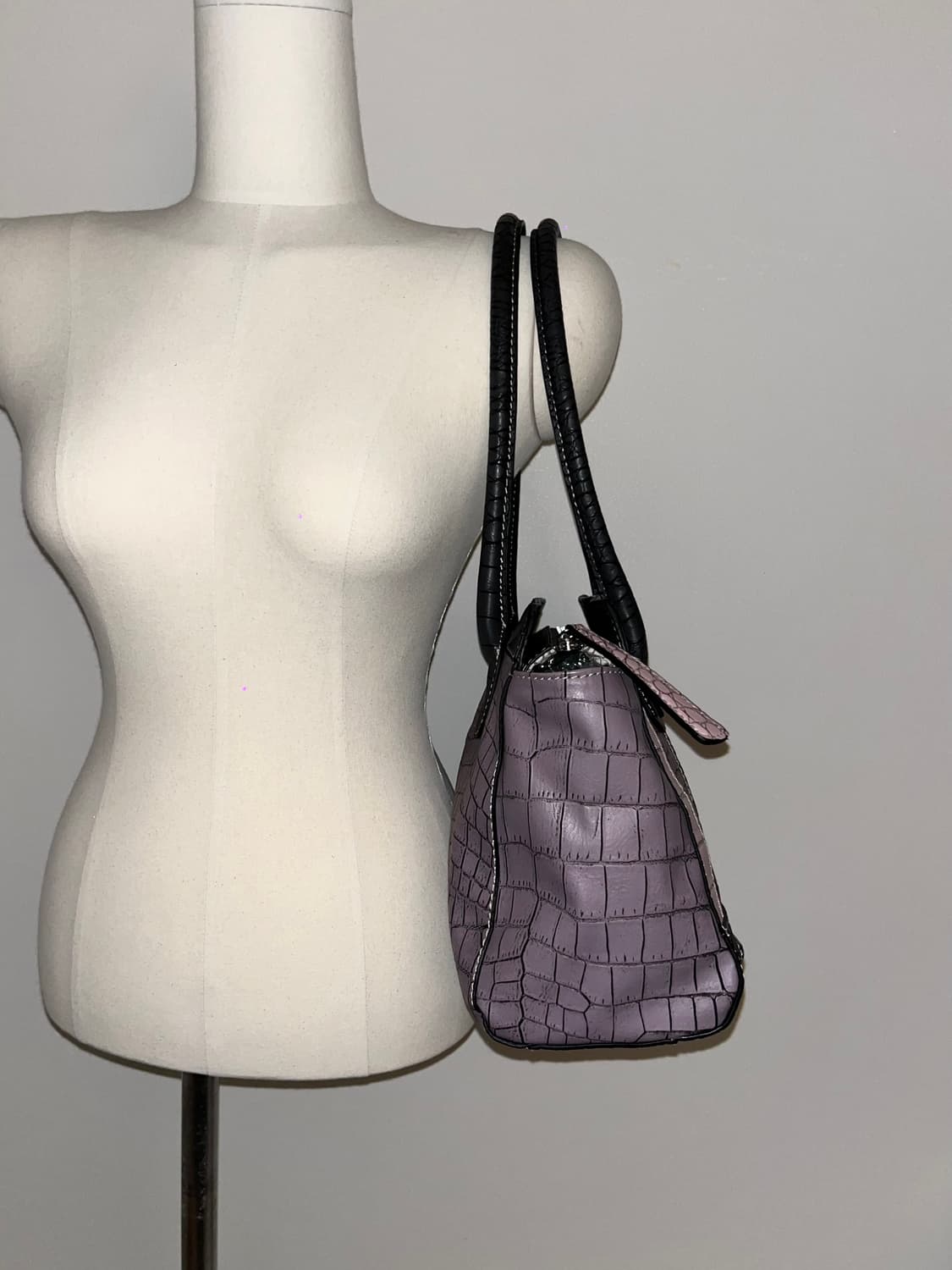 Guess Pink Shoulder bag 상품이미지7