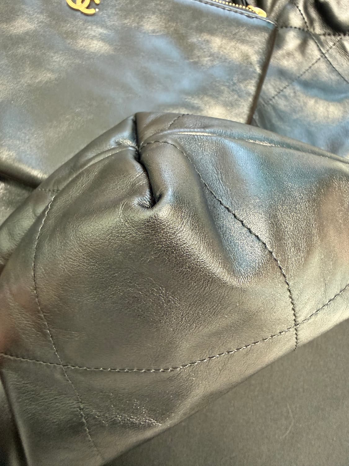 샤넬 22백 미디움 금장 상품이미지6