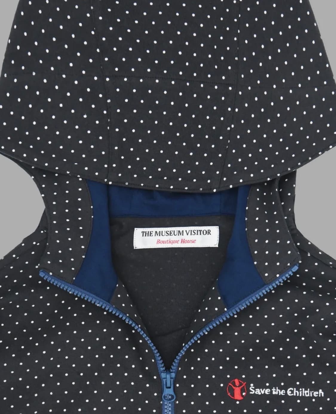 더뮤지엄비지터 x 세이브더칠드런 후드 집업 챠콜 L 상품이미지3