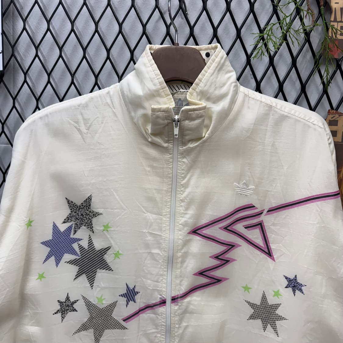 00s 아디다스 올드스쿨 바람막이 별 패턴 네온 컬러 포인트 화이트 상품이미지3