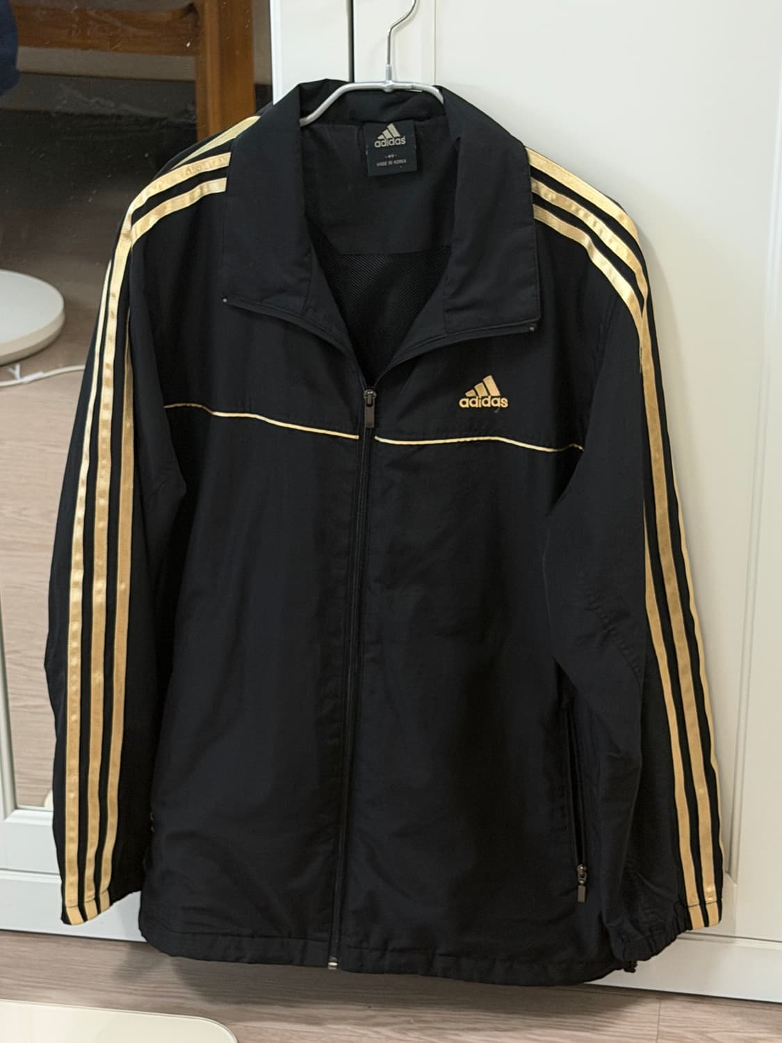아디다스 바람막이 블랙 골드 상품이미지1